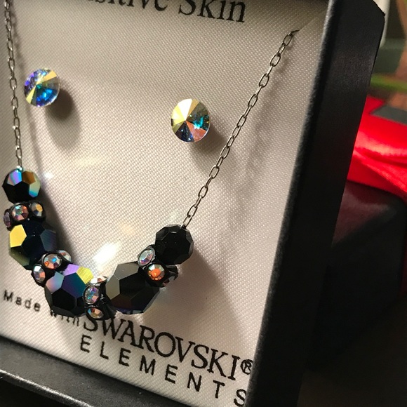 SOLD⛔️Swarovski element Necklace & Earrings set - Picture 5 of 5